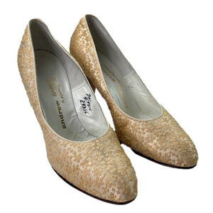 Vintage Andrew Geller cream embossed pumps  shoes